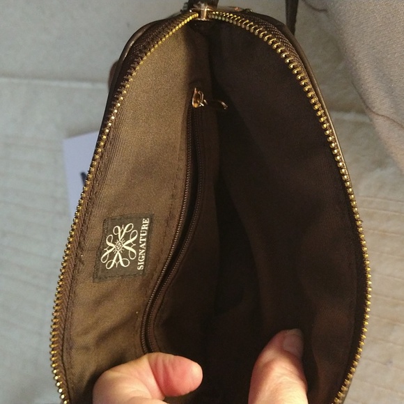 Signature crossbody purse - Picture 3 of 5